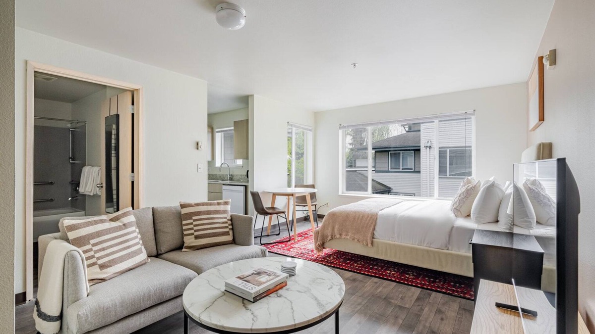University District Apartment | Blueground | Univ Dist, pet area & elev, nr UW