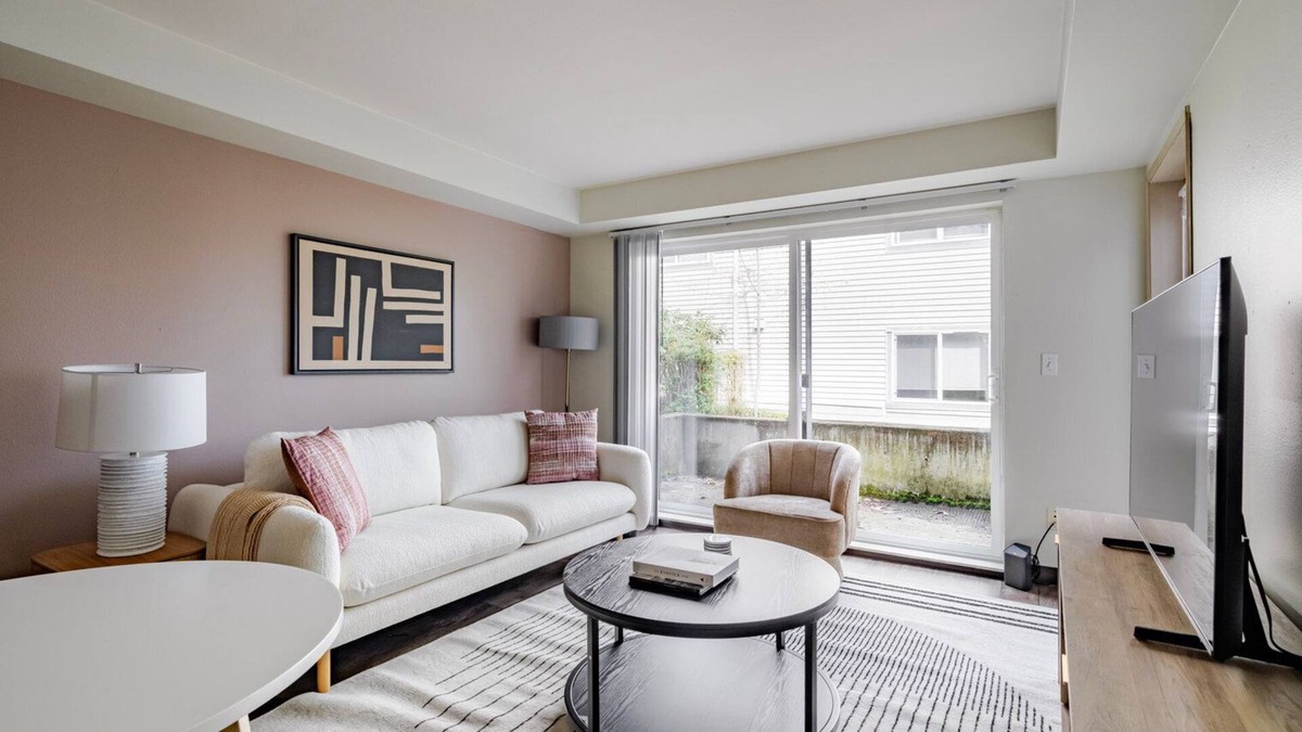 University District Apartment | Blueground | Univ Dist, pet area & elev, nr UW
