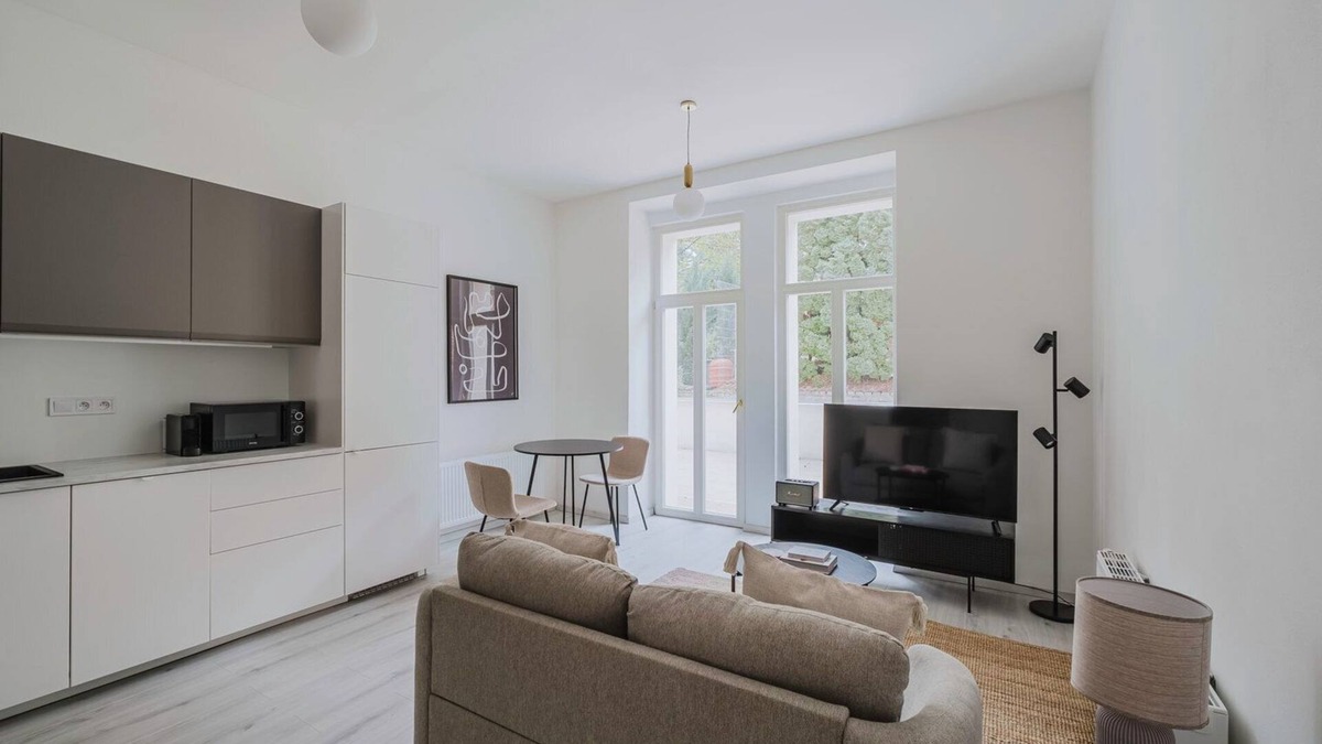 Vrsovice Apartment | Blueground | Vršovice, private terrace & equipped (PRG-4)