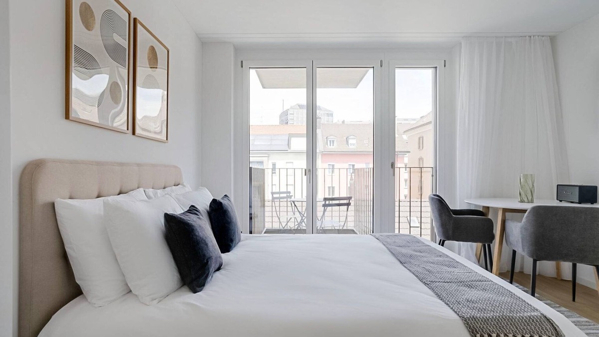 Langstrasse Apartment | Blueground | Wiedikon, blcny, elev, w/d, nr market