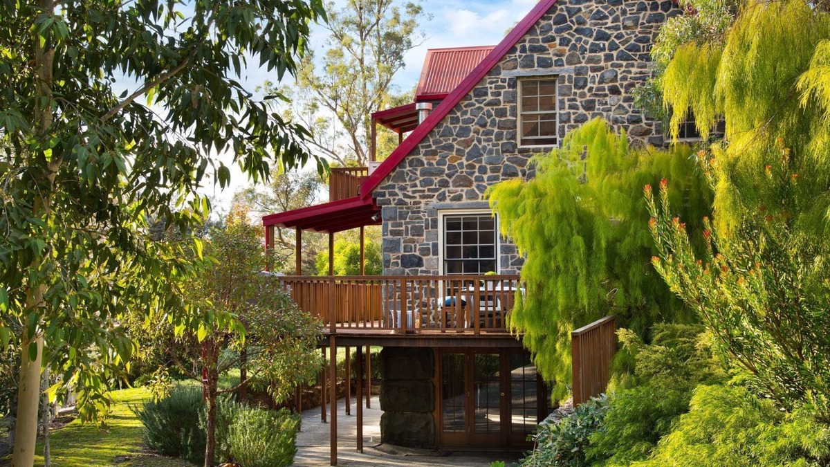 Hepburn House | Bluegums Retreat - (a haven for families and groups of friends)