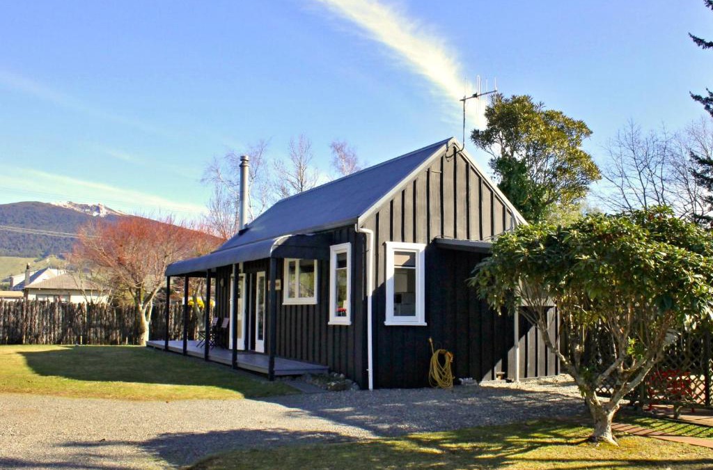 Turangi House | Bluehaven Cottage - Turangi Holiday Home