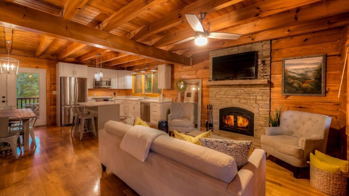 East Ellijay Cabin | Bluejay - Mountain Views | Pet Friendly | Hot Tub | Theater Room | Pool Table | Foosball | Firepit