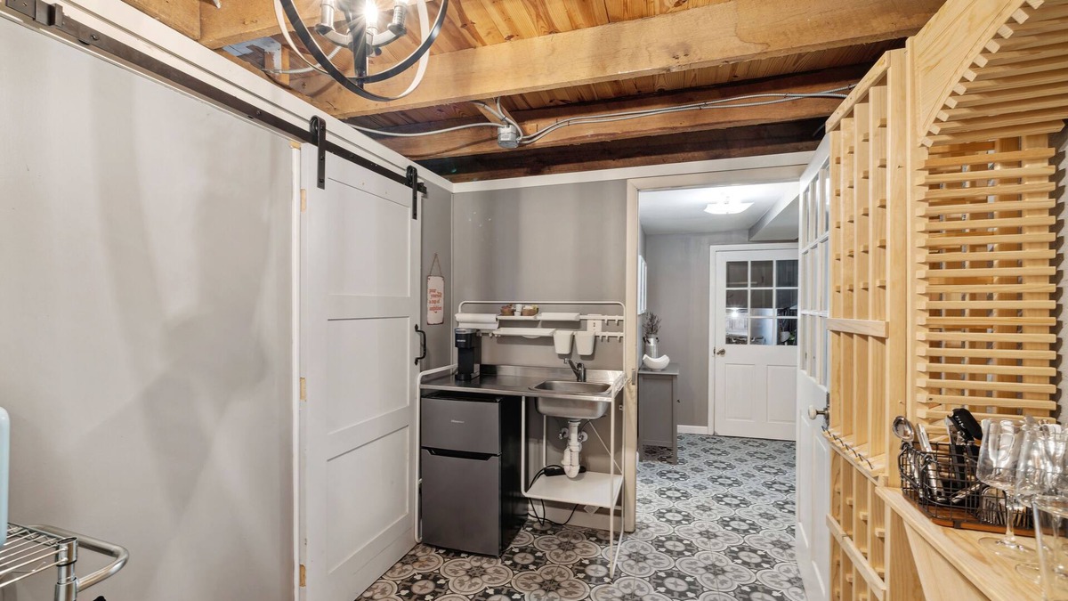Bluemont Apartment | Bluemont Escape: Walk to Appalachian Trail and Bear Chase Brewery