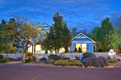 Ashland House | Bluemoon Vacation Rentals - Bluemoon House