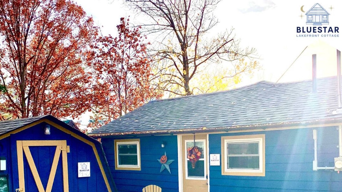 Leeds and the Thousand Islands Cottage | Bluestar Lakefront Cottage Rental - 1000 Islands Region - Gananoque