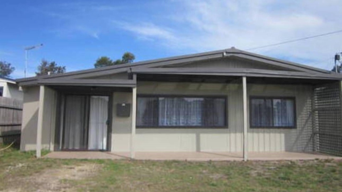 Golden Beach House | Bluewater beachfront gem