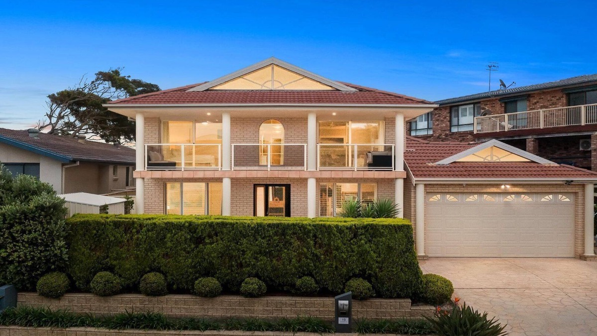 Forresters Beach House | Bluewave at Forresters| near beach, wifi | Accom Holidays