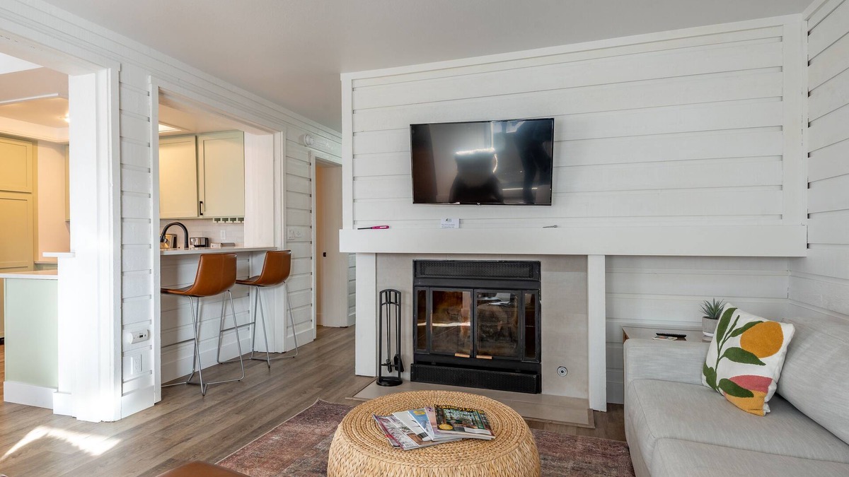 Elkhorn Village Condo | Bluff Condo 4033 - Beautiful Mountain Views! Remodeled 2-Bedroom Bluff Condo