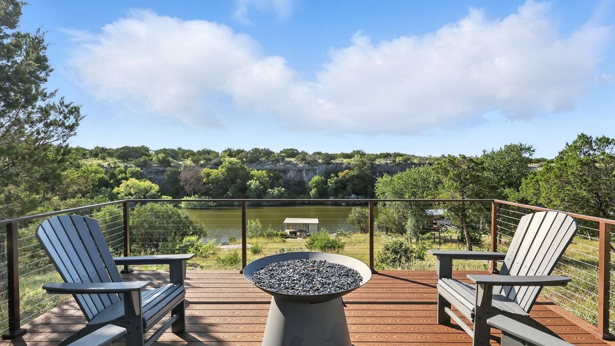 Palo Pinto County Cabin | Bluff Creek Cabin | Sleeps 12 | Private Dock
