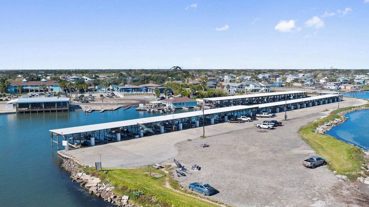 Flour Bluff Hotel | Bluffs Landing Marina King Room - Walk to Fishing Charters #2