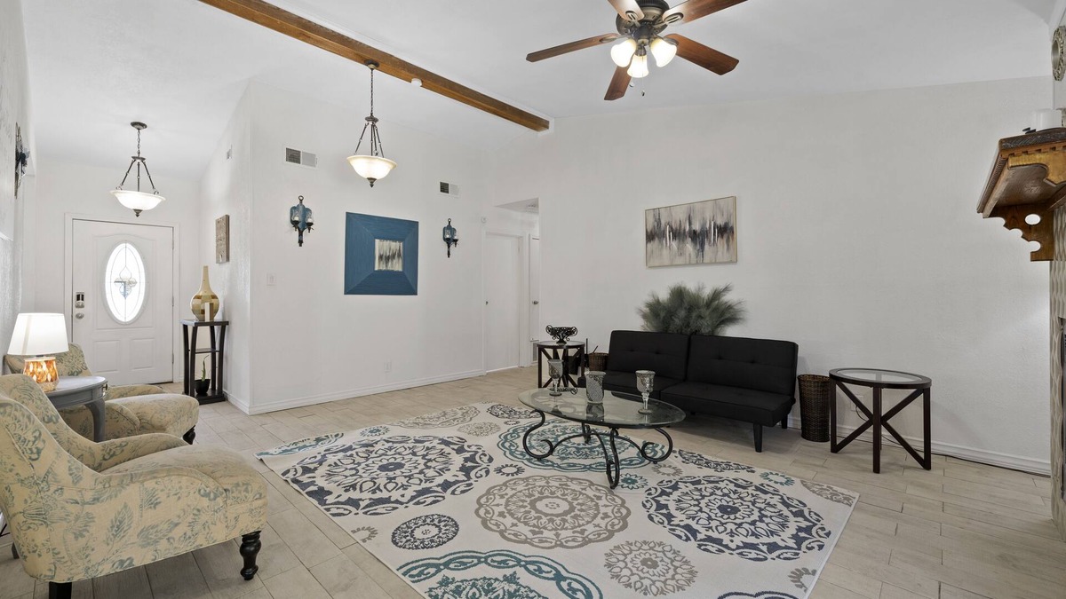 Waco House | Bluffs Retreat 15 min to Magnolia and Baylor University