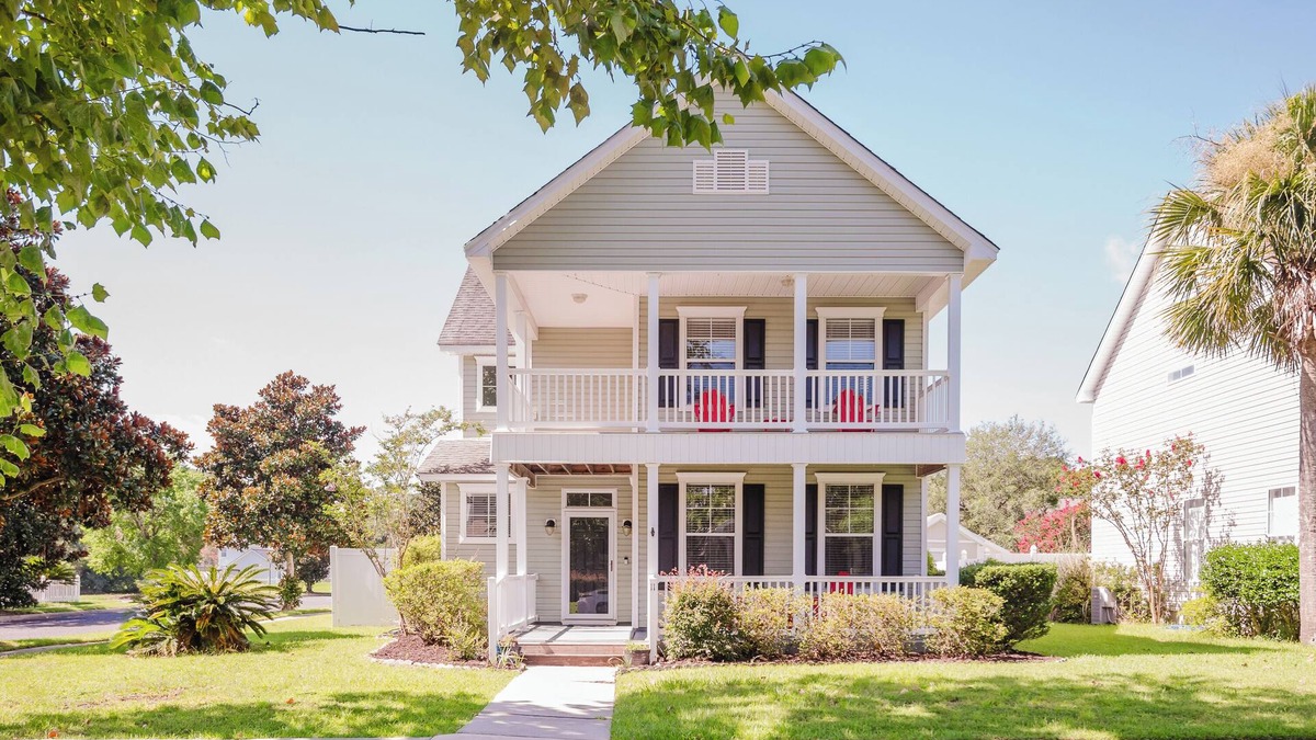 Bluffton House | Bluffton Breezy charming home in the heart of in Old Town Bluffton.
