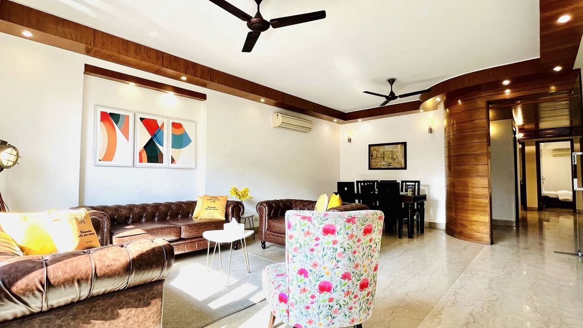 Delhi Apartment | BluO 3BHK M Block Mkt - Lift, Balcony, Parkingn