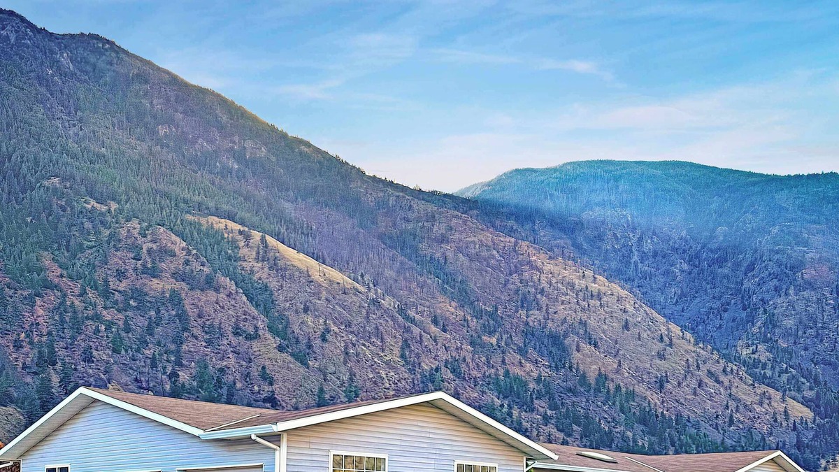Okanagan-Similkameen House | Blush Bliss – A Peaceful Vineyard Escape