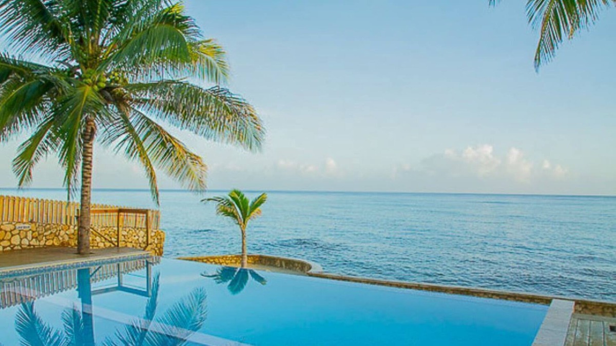 Tower Isle Condo | BluWaves ~ Oceanfront Condo minutes from Ocho Rios