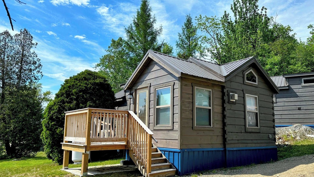 Twin Mountain Cabin | BMV8 Awesome "Tiny Home" A/C, Mountain Views, Minutes to Skiing, Hiking, Attractions, Dog Friendly!