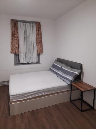 Wohlen Bed & Breakfast | BnB 2 Room sleep 3 - 1x Queensize-Double Bed 1x Single Bed