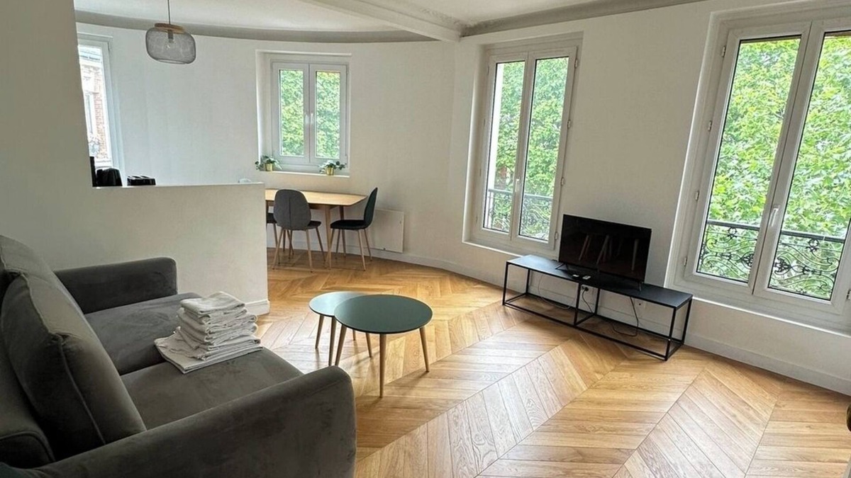 Epinettes Apartment | BnBNook - Bright 1BR Near Montmartre and Sacre-Cœur