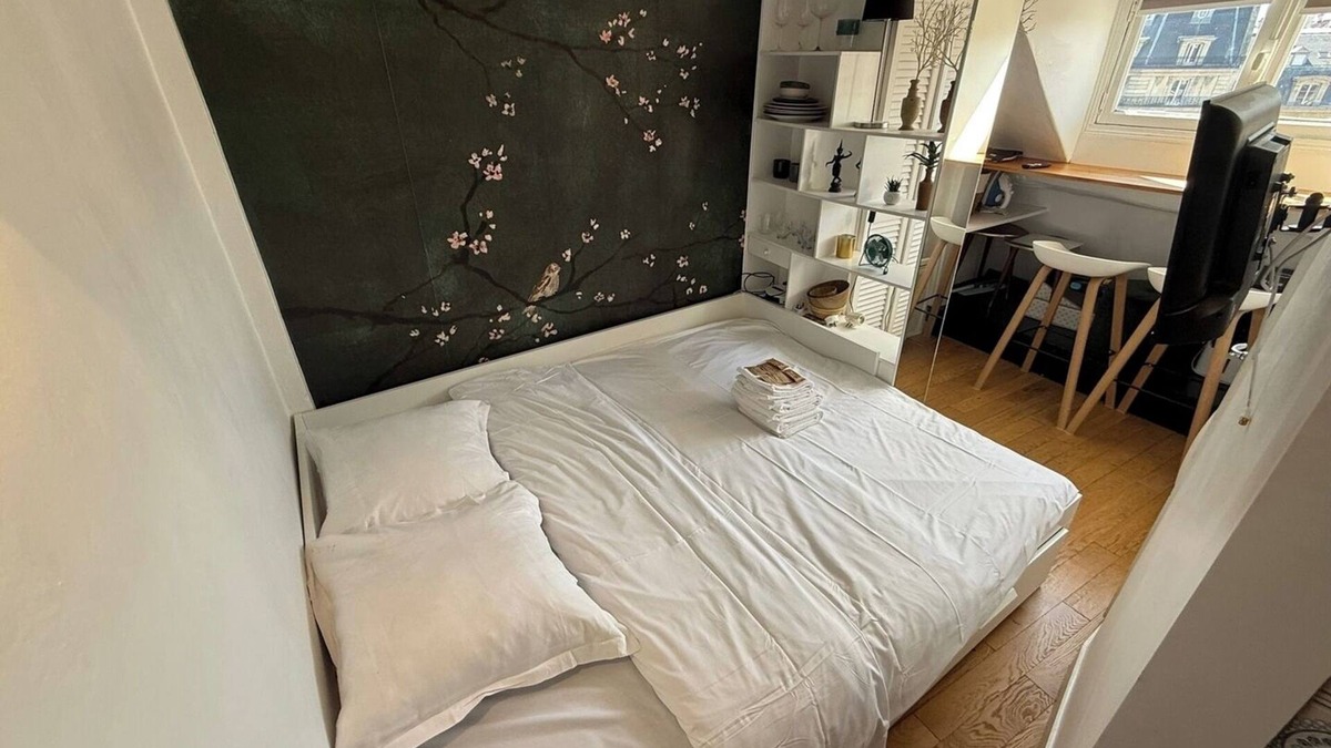 2nd Arrondissement Apartment | BnBNook - Chic Studio by Place des Victoires