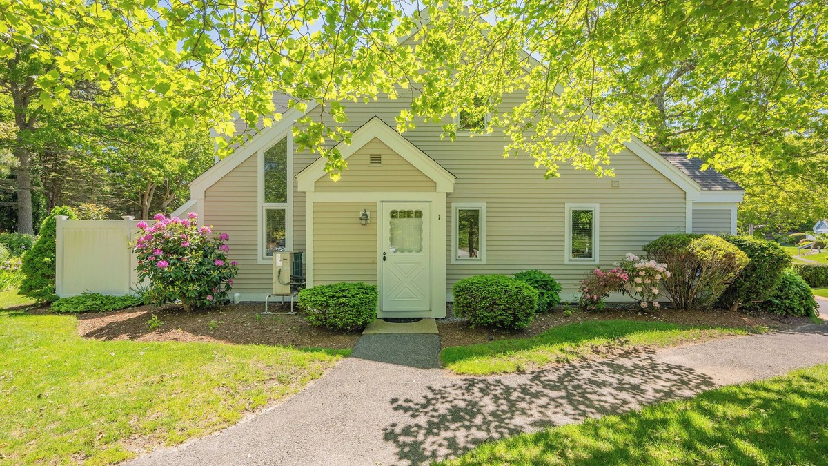 Brewster Condo | BNEHJ - NEW LISTING! Howland Circle End unit with great A/C at Ocean Edge Villages *SPECIAL JUNE RATES! *