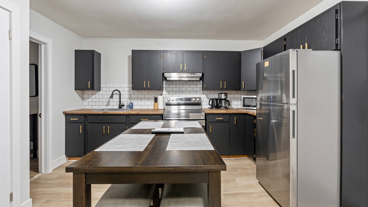 Exeter Apartment | Bo's Bnbs Unit 2 Downtown Exeter