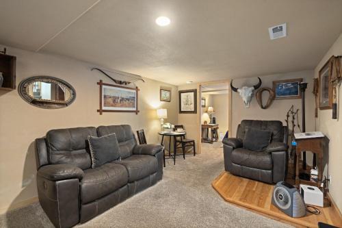 Central - Terry Apartment | Bo's Old West Den with Off Street Parking