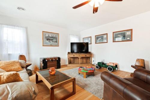 Central - Terry House | Bo360 Multi-Family Group Sanctuary with Hot tub