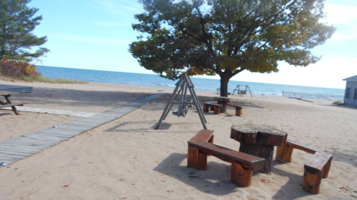 Oscoda Cabin | Board Walk Beach 2 Tree House one of 3 cabins on Lake Huron