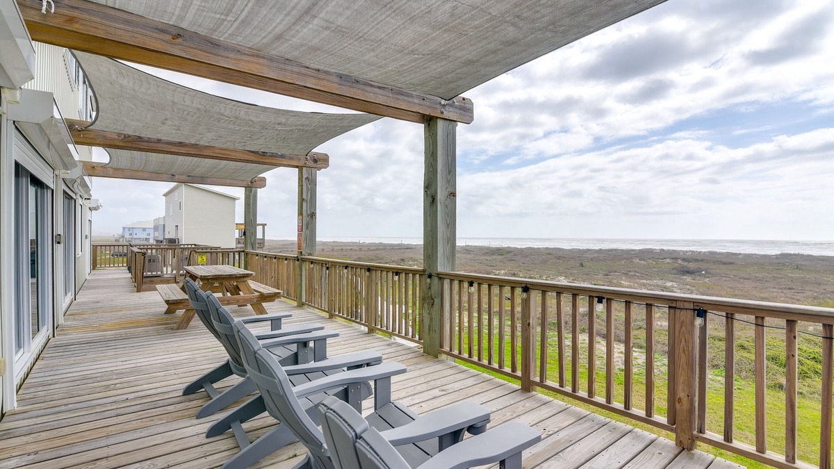 Freeport House | Boardwalk to Beach: Ocean-View Surfside Home!