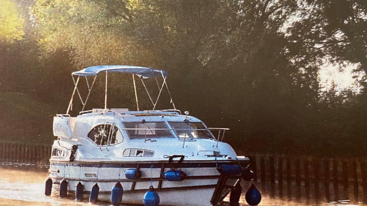 Toul Boat Rental | Boat at the dock or in navigation without a license