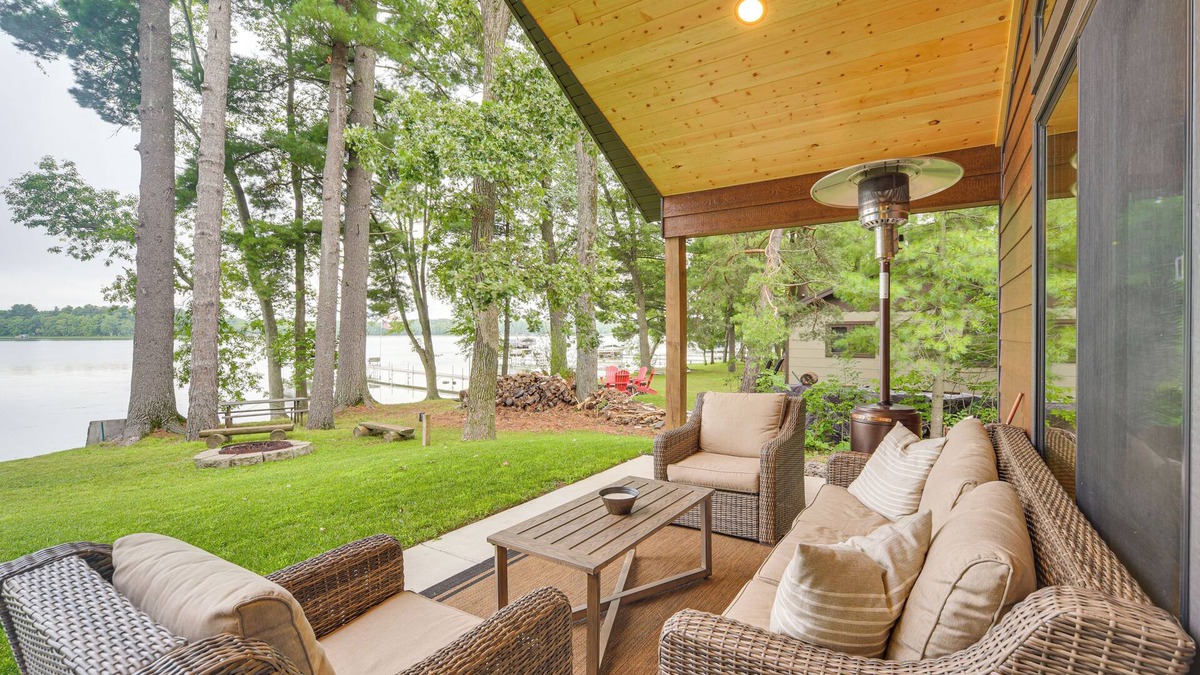 Siren Cabin | Boat Dock, BBQ & Fireside Fun: Clam Lake Cabin