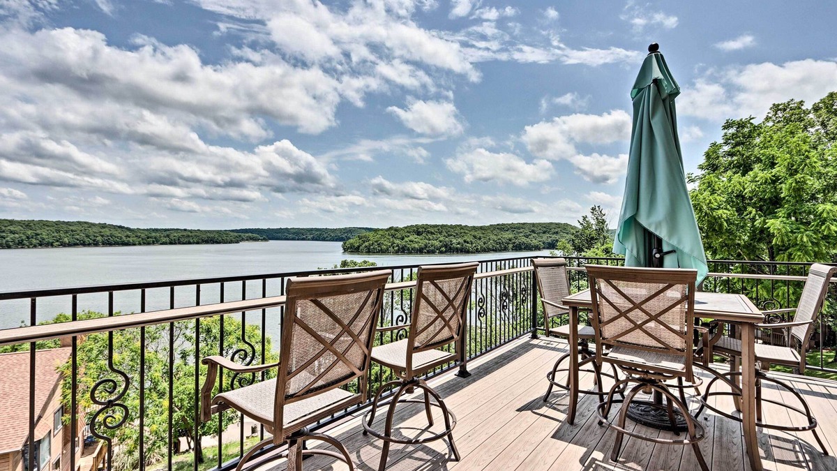 Kaiser House | Boat Dock & Kayaks: Luxury Lake of the Ozarks Home