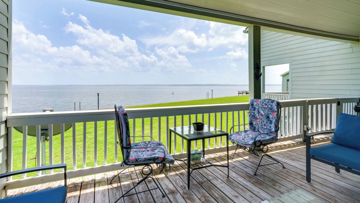 West Livingston House | Boat & Fish: Gem w/Water Views on Lake Livingston