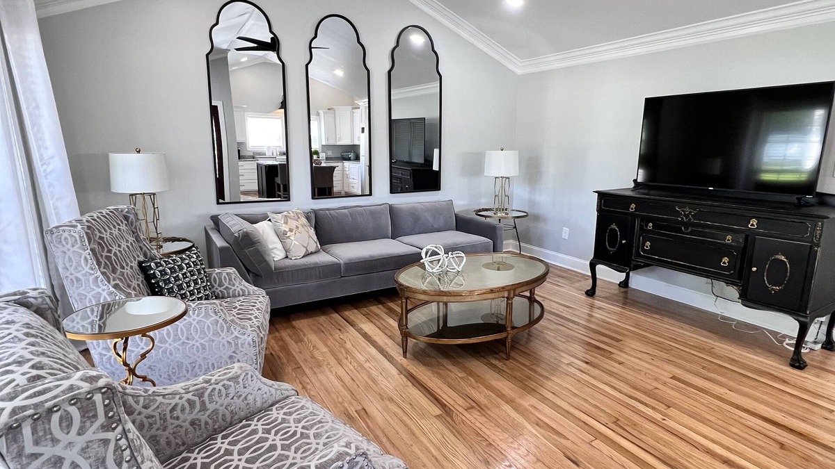 North Florence House | Boat Friendly, Vast Parking, Fenced Yard, Near River, UNA, Downtown, Spacious