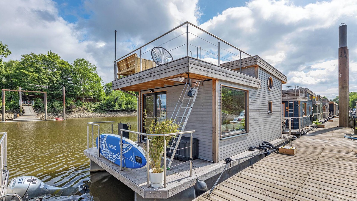 Neuland Boat Rental | Boat 'Hausboot Off - Ort Zum Abschalten' with Private Terrace and Wi-Fi