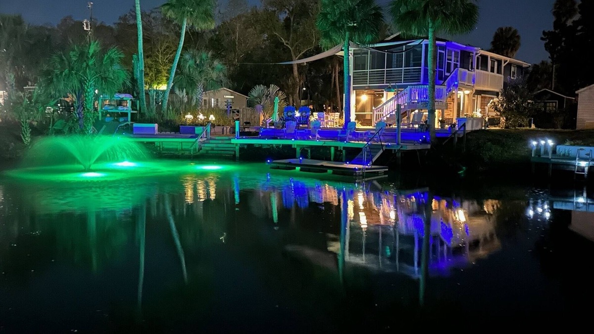 Weeki Wachee Gardens House | 🛥️🛥️Boat House in Weeki Wachee-10 minute easy paddle to main river
