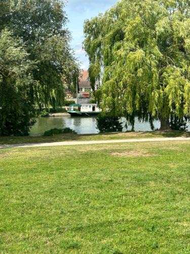 Thourotte Boat Rental | Boat near Paris and Compiegne