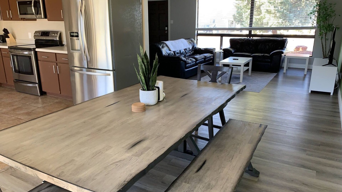 Page House | Boat Parking for 2 + Walk downtown *Family Friendly w/Backyard