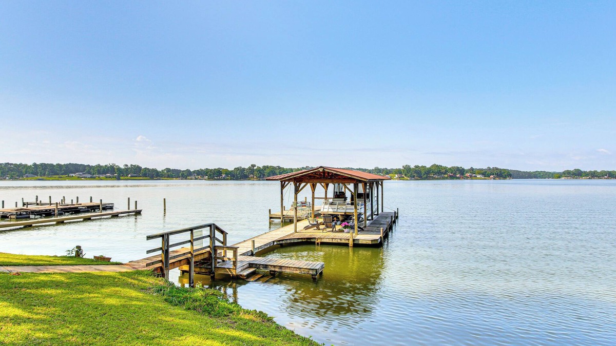 Cross Hill House | Boat Ramp & Dock: Lake Greenwood Getaway!