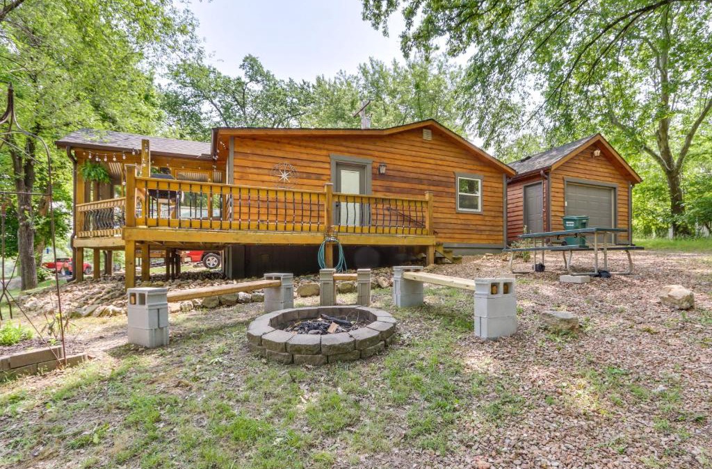 Warsaw House | Boat Slip and Screened Porch Warsaw Cabin Retreat