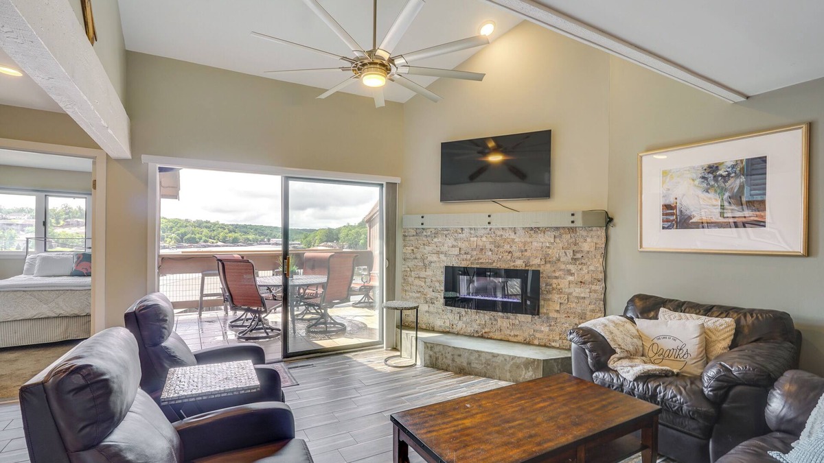 Osage Beach Condo | Boat Slip & Pools: Waterfront Osage Beach Condo!