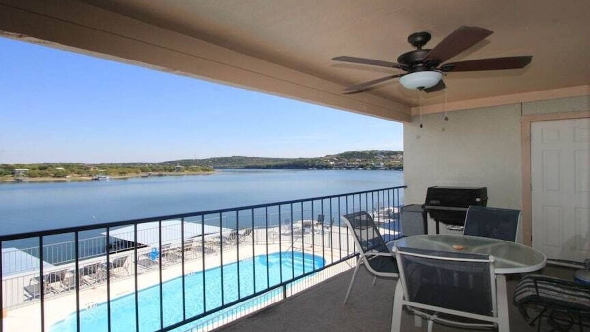 Oatmeal Condo | Boat slip & ramp swimming pool, hot tub LakeTravis