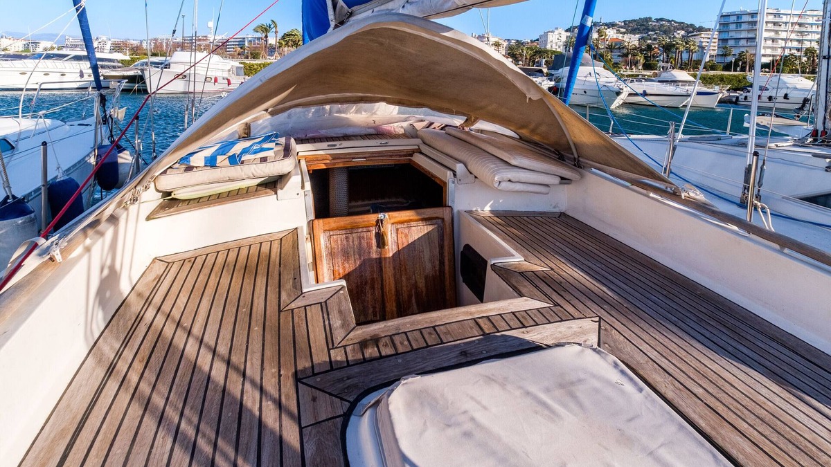 Pointe Croisette Boat Rental | Boat "Voilier de 12 m à Quai Port Canto" with Wi-Fi & A/C