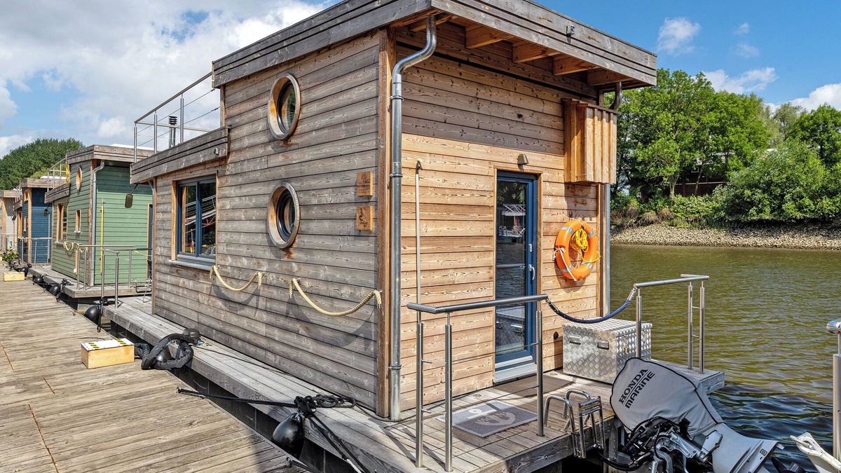 Neuland Boat Rental | Boat 'Wunderschönes Tiny Hausboot Undine' with Shared Terrace and Wi-Fi