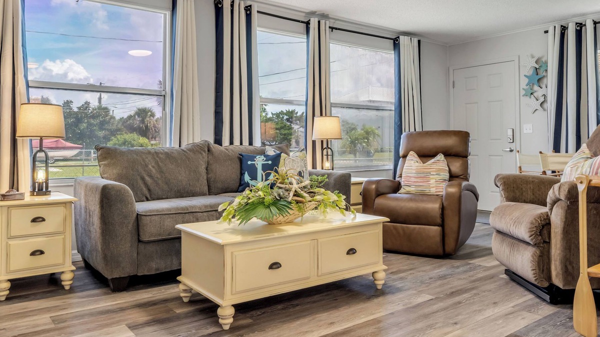 Water Front Park House | Boater and Fisherman's Paradise. Bring your boat, bring your dog, and enjoy!