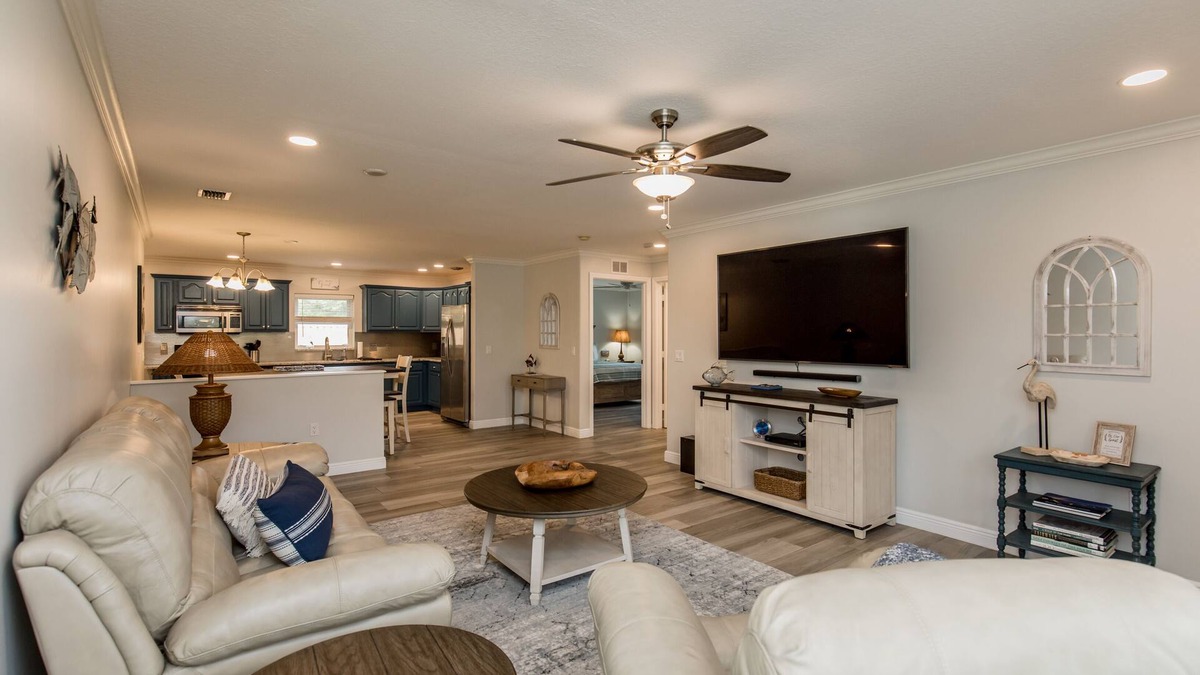 Sebastian Highlands House | ๐น๐ Boater's Paradise! Fenced Yard, Boat Parking, 6 miles to Beach!