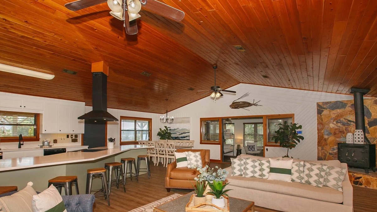 Elberta House | Boaters dream, Private Pier-space for 2 boats & free parking, Pet friendly