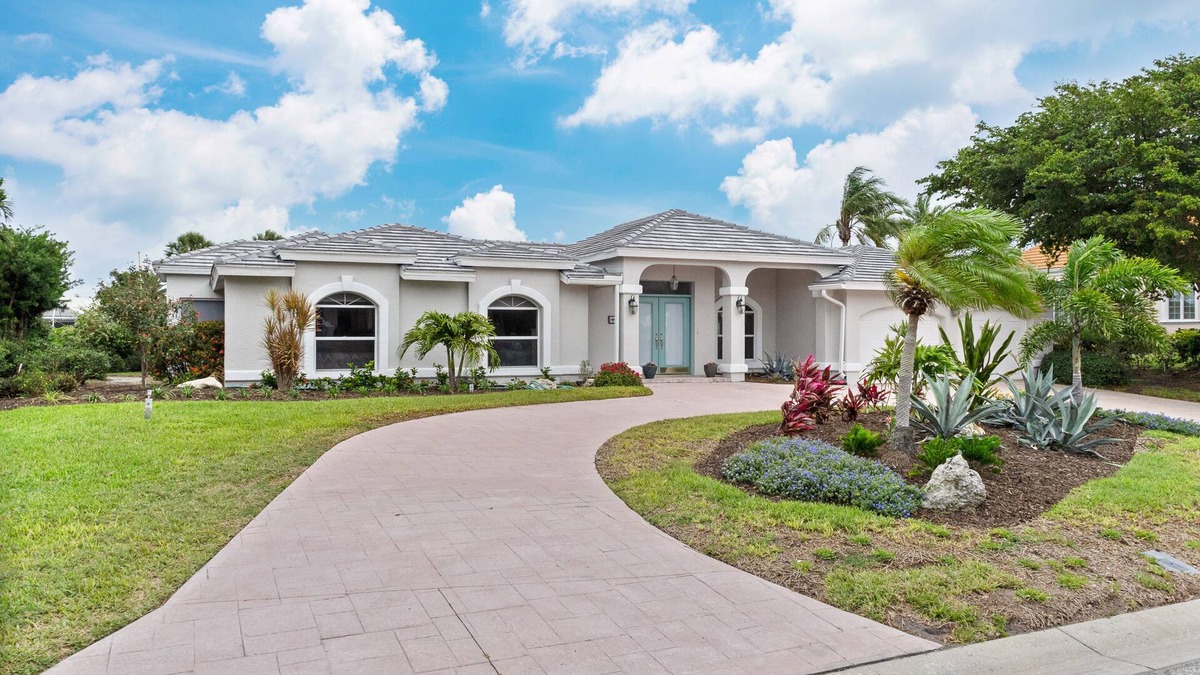 Longboat Key House | Boater’s Paradise–Pool & Dock, Walk to Beach Seas the Day: Home in LBK by RVA