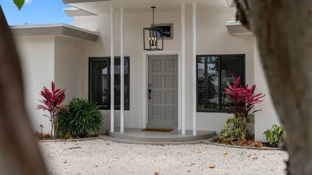 Pompano Isles Villa | Boaters Paradise - Stylish 3/2 - w/ Boat Dock